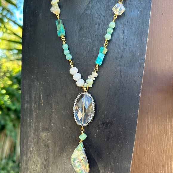 2023 SALE Stone, shell & glass crystal pendant - Picture 4 of 4